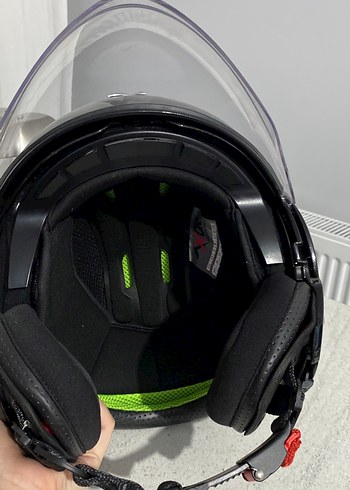 Parlak Siyah Camlı Motosiklet Kaskı - Görsel 4