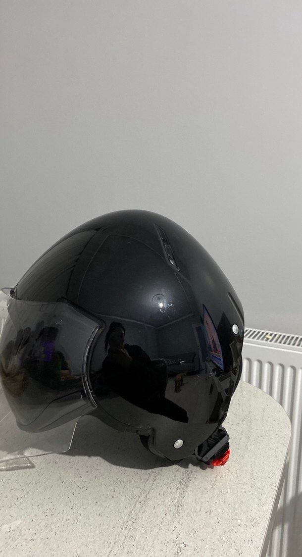 Parlak Siyah Camlı Motosiklet Kaskı - Görsel 2