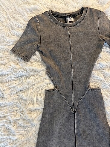 H&M Yanlari detayli mini elbise / xs