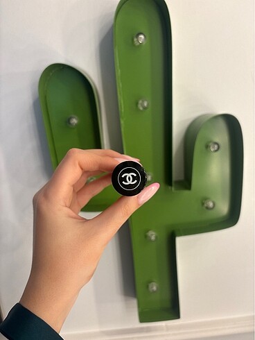 Chanel viral highlighter