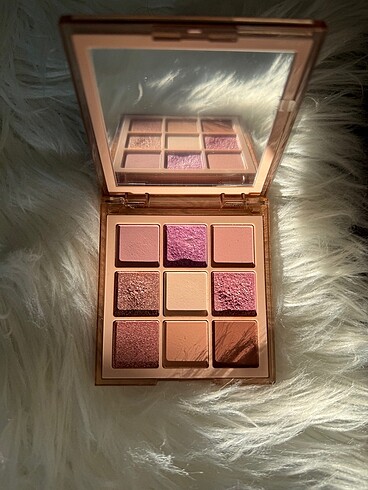 Huda beauty light palette