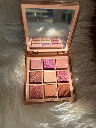 Huda Beauty Huda beauty light palette