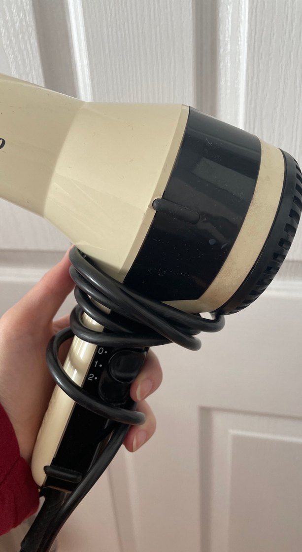 Beyaz Saç Kurutma Makinesi - Görsel 2