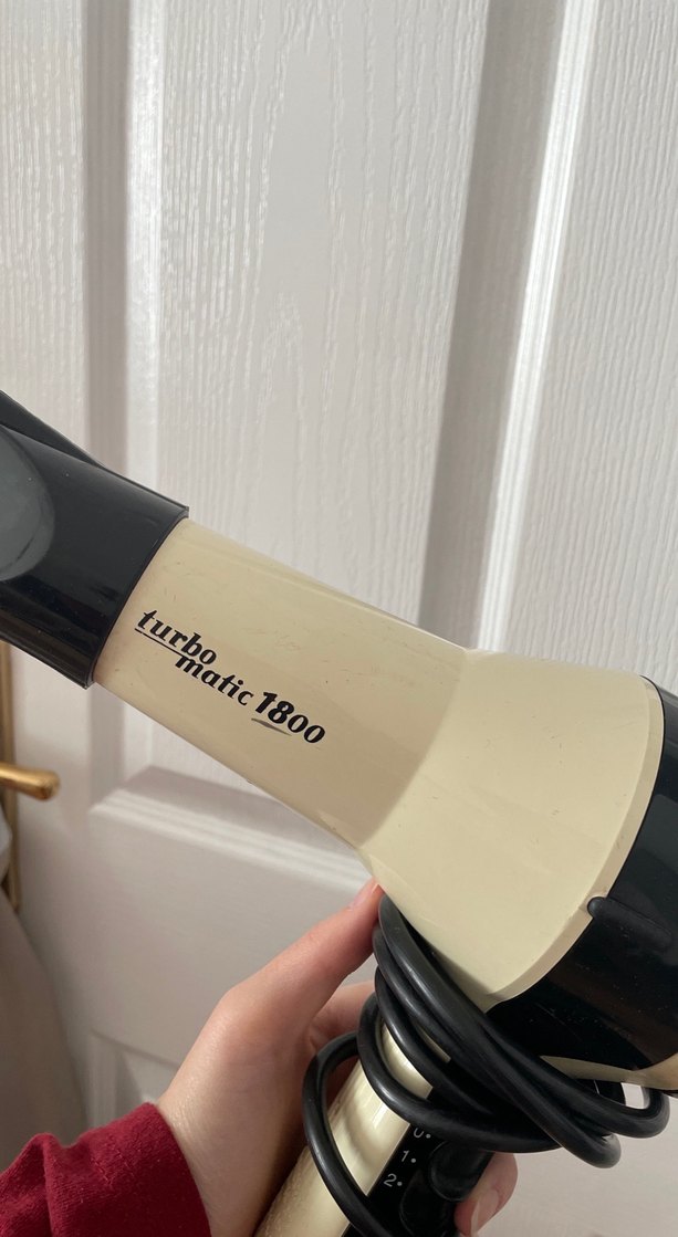 Beyaz Saç Kurutma Makinesi - Görsel 3