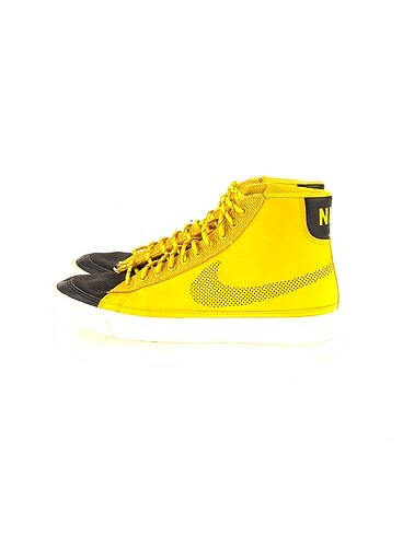 Nike Spor Ayakkabı %70 İndirimli.