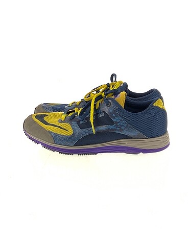 Nike Spor Ayakkabı %70 İndirimli.