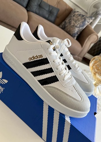 43 Beden Adidas Beyaz Siyah Spor Ayakkabı 369