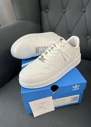 37 Beden beyaz Renk Adidas Beyaz Kadın Spor Ayakkabı 37