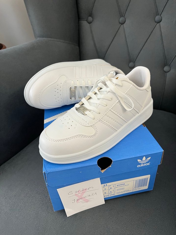 Adidas beyaz spor Ayakkabı 39 - Görsel 2