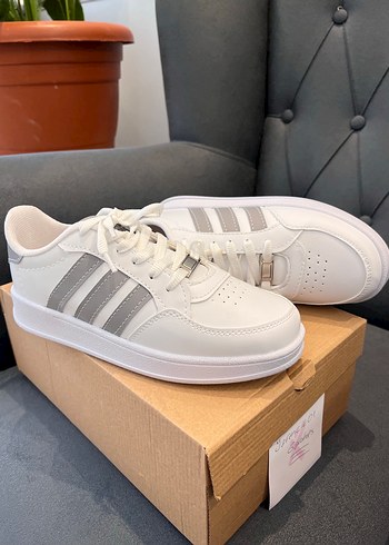38 Beden Adidas Beyaz Kadın Spor Ayakkabısı 38