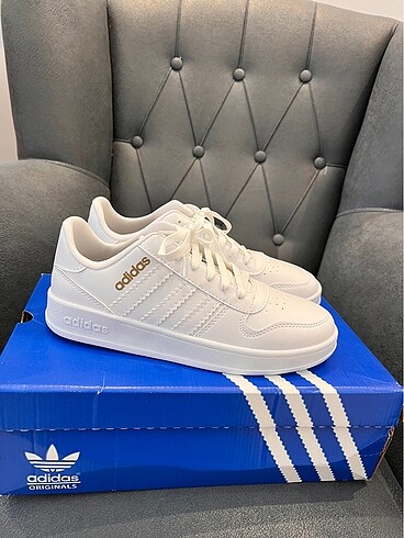 Adidas beyaz spor ayakkabı 37