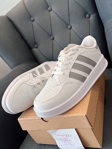 40 Beden beyaz Renk Adidas beyaz spor ayakkabı 40