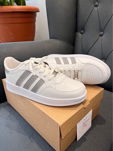 40 Beden Adidas beyaz spor ayakkabı 40