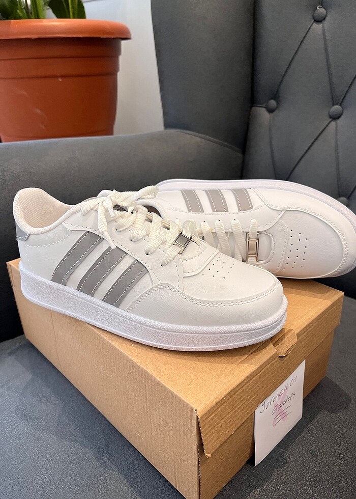Adidas beyaz spor ayakkabı 40 - Görsel 3