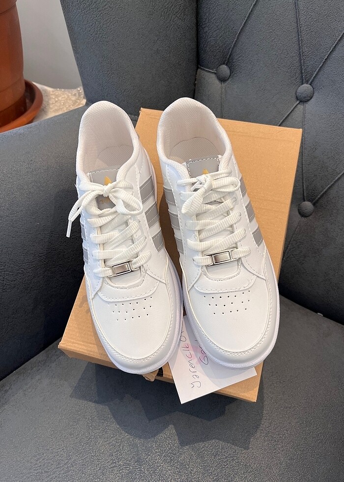 Adidas beyaz spor ayakkabı 40 - Görsel 2