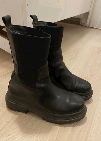 Bershka Siyah Deri Kadın Topuklu Bot