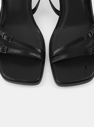 38 Beden BERSHKA TOKALI TOPUKLU SANDALET