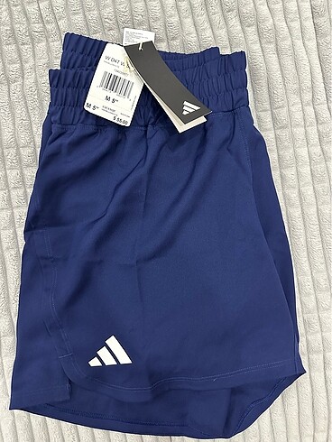 Adidas spor şortu