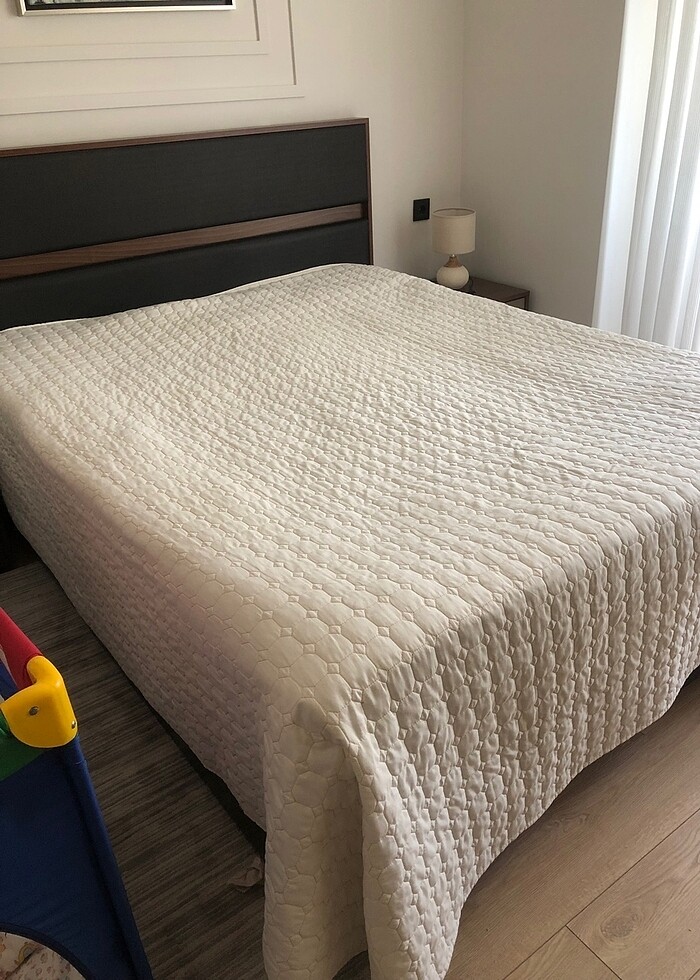 Ekru yatak örtüsü - Görsel 2