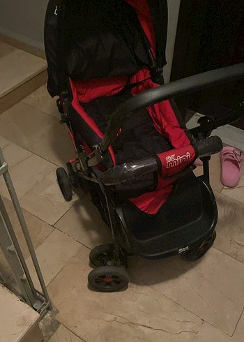 Kırmızı Bebek Arabası, Katlanabilir ve Hafif - Görsel 2