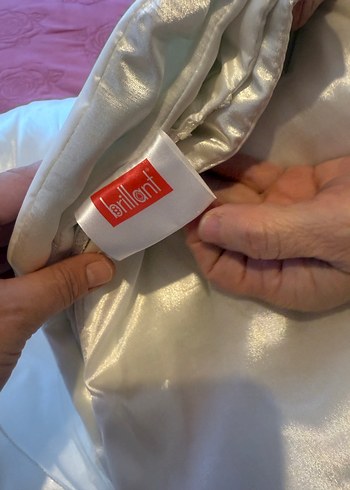 İşlemeli Beyaz Parlak Yatak Örtüsü - Görsel 3