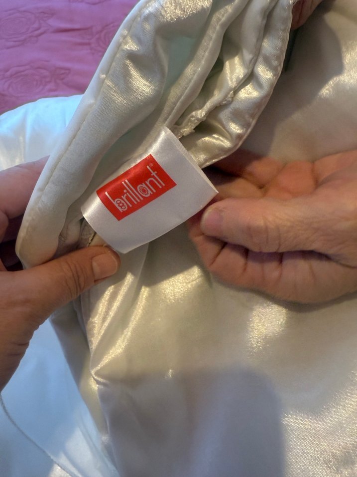 İşlemeli Beyaz Parlak Yatak Örtüsü - Görsel 3