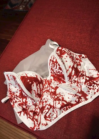 Zincir Detaylı Kırmızı Batik Desenli Straplez Büstiyer - Görsel 4