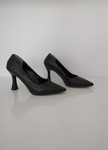 Siyah stiletto ayakkabı
