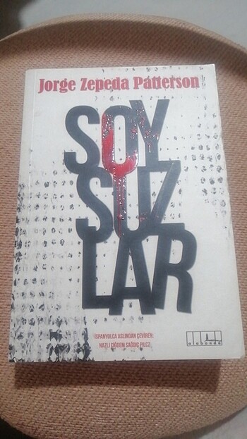 JORGE ZEPEDA PATTERSON - SOYSUZLAR 