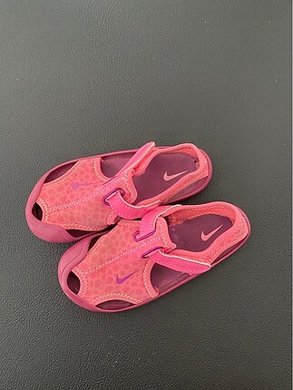24 Beden Nike çocuk sandalet