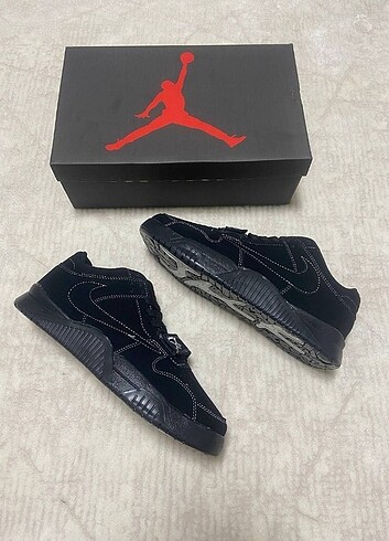 42 Beden siyah Renk NİKE TRAVİS SCOTT X JORDAN CUT