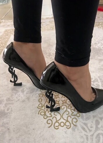 YSL topuklu ayakkabı 