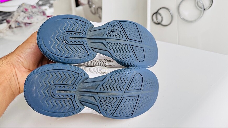 32 Beden beyaz Renk Adidas ayakkabı