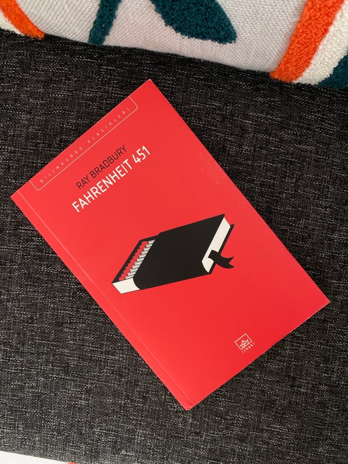 Fahrenheit 451 - Ray Bradbury - Görsel 2