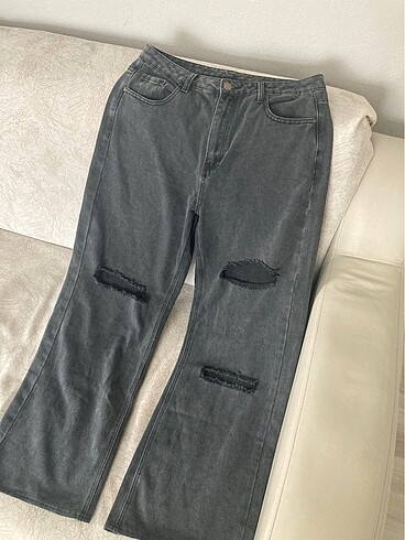 siyah yırtık paça pantolon