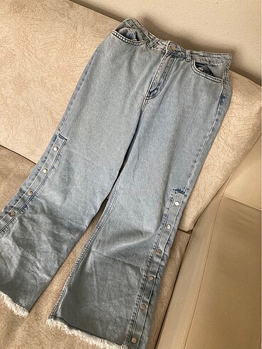 mavi çıtçıt detaylı pantolon