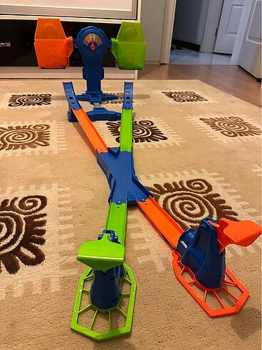 Hot wheels çift fırlatma oyunu