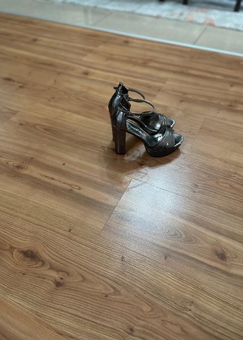 Gri Yılan Desenli Topuklu Kadın Ayakkabı - Görsel 2