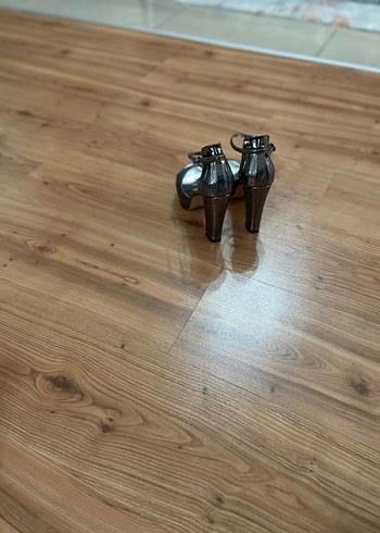 Gri Yılan Desenli Topuklu Kadın Ayakkabı - Görsel 3