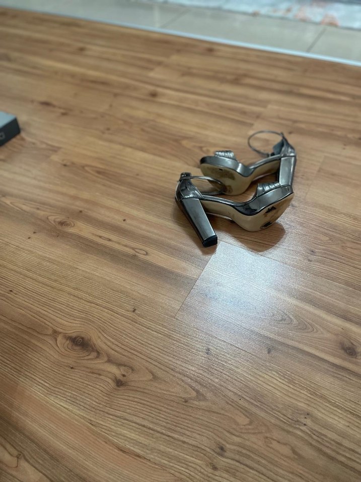 Gri Yılan Desenli Topuklu Kadın Ayakkabı - Görsel 5