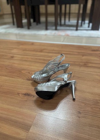 Gri Yılan Desenli Platform Topuklu Kadın Ayakkabı - Görsel 4