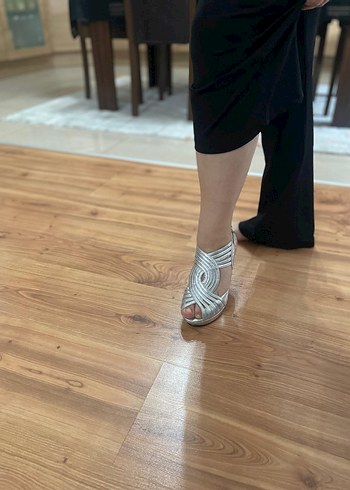 Gri Yılan Desenli Platform Topuklu Kadın Ayakkabı - Görsel 6