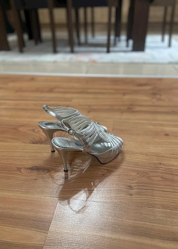 Gri Yılan Desenli Platform Topuklu Kadın Ayakkabı - Görsel 2