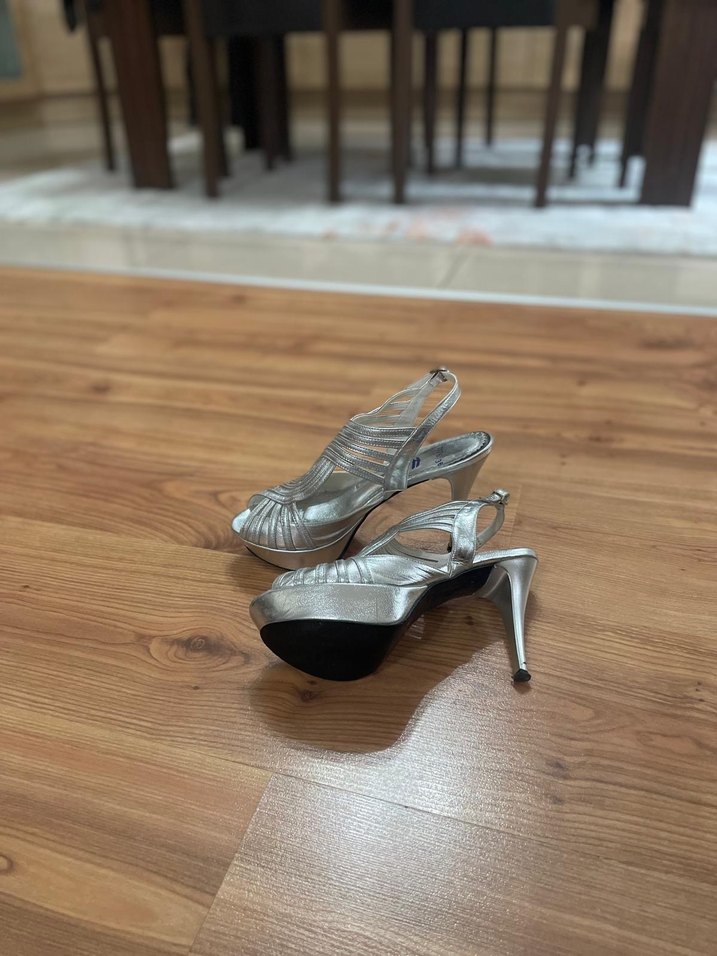 Gri Yılan Desenli Platform Topuklu Kadın Ayakkabı - Görsel 4