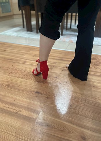 Kırmızı Süet Bağcıklı İnce Topuklu Kadın Ayakkabı - Görsel 9