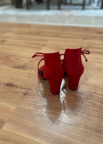 Kırmızı Süet Bağcıklı İnce Topuklu Kadın Ayakkabı - Görsel 3