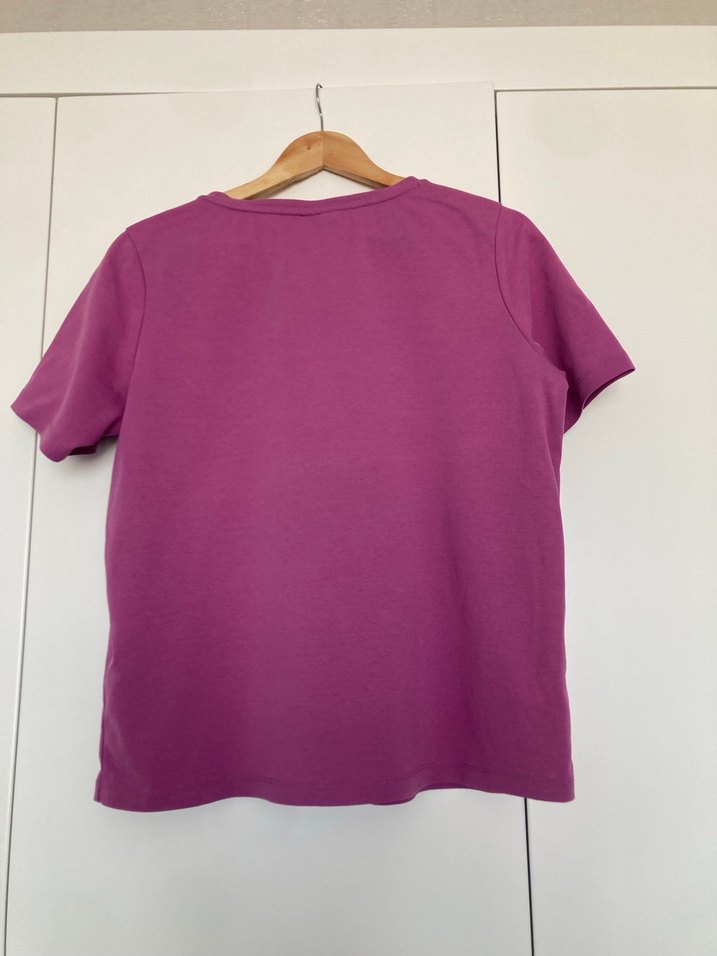 Mor V Yaka kısa kollu tişört - Görsel 2