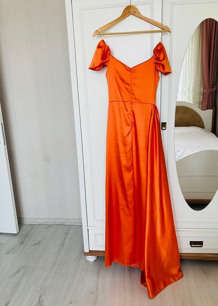Turuncu 38 beden saten gece elbisesi - Görsel 2
