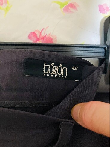 42 Beden Gri Tüzün 42 beden pantolon.