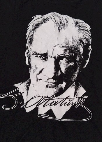 8 Yaş Beden Atatürk Baskılı Siyah Uzun KolluTişört